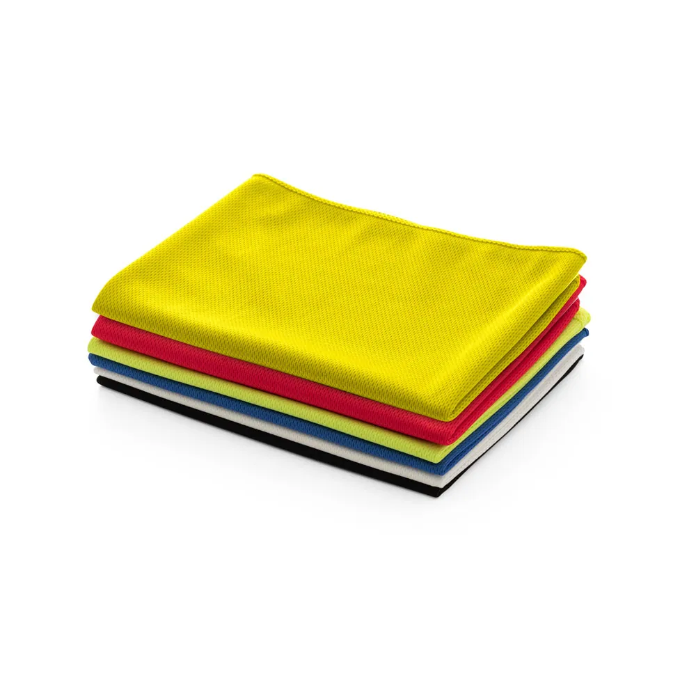 BERNAL. Toalha esportiva refrescante em poliéster 100% reciclado com bolsa em non-woven - Thumbnail 14