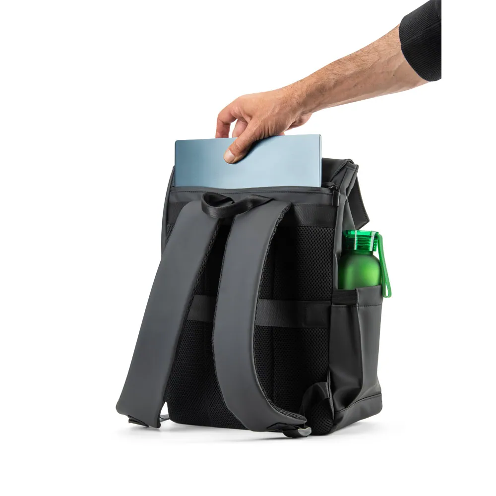 AZORES BAG. Mochila para notebook (16") em PU, com pala que cobre todos os compartimentos - Thumbnail 10
