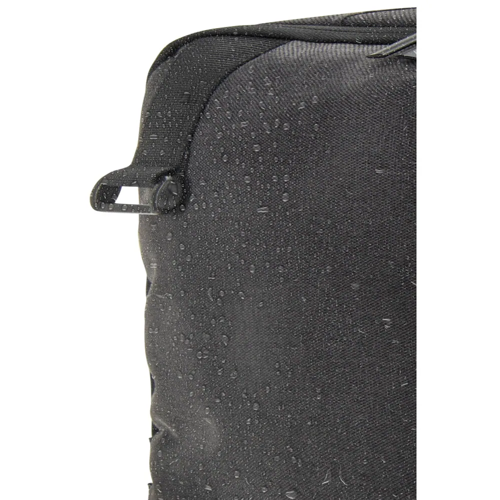 CIES. Mochila desenvolvida para cumprir as dimensões exigidas pelas companhias aéreas em poliéster reciclado 600D de alta densidade com acabamento repelente à água (20 L) - Thumbnail 9