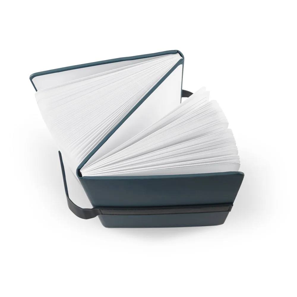 HILST. Caderno A5 com capa dura em 80% materiais reciclados estruturado em duas partes: páginas pautadas e páginas lisas - Thumbnail 5