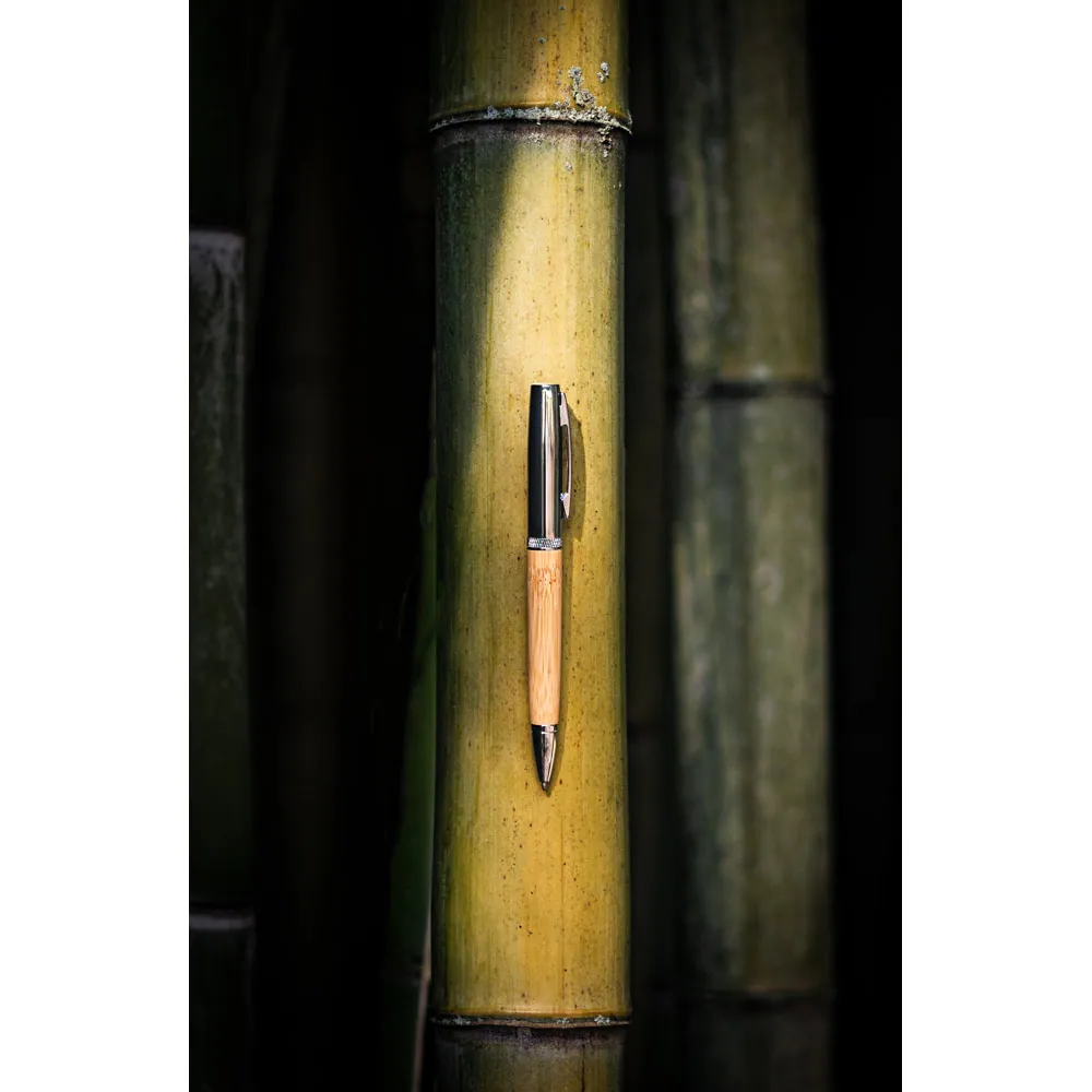FUJI. Caneta esferográfica em bambu e metal com estojo em ABS e escrita em preto - Thumbnail 10