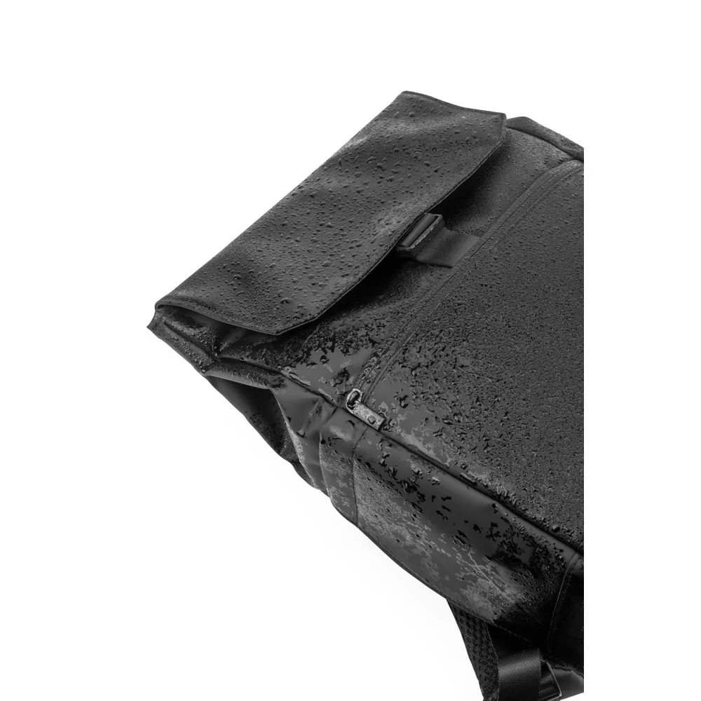 AZORES BAG. Mochila para notebook (16") em PU, com pala que cobre todos os compartimentos - Thumbnail 8