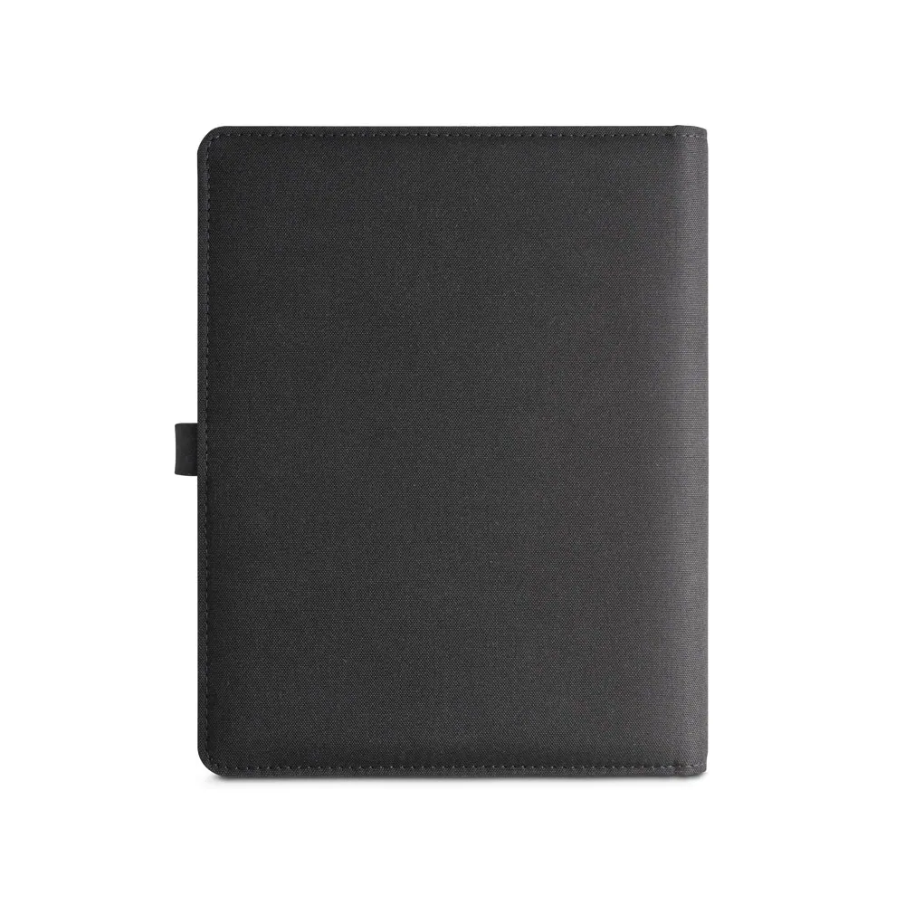 ELEVATE A5 FOLDER. Pasta A5 em 300D poliéster 100% reciclado com carregador por indução embutido (5.000 mAh) e bloco com páginas pautadas - Thumbnail 3