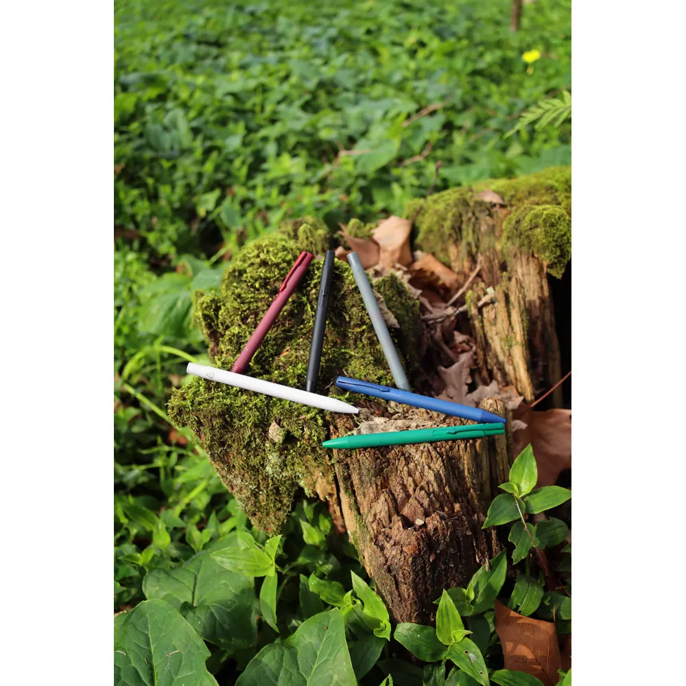 CLINT. Caneta esferográfica em alumínio 100% reciclado, com acabamento em borracha e escrita em azul - Thumbnail 9