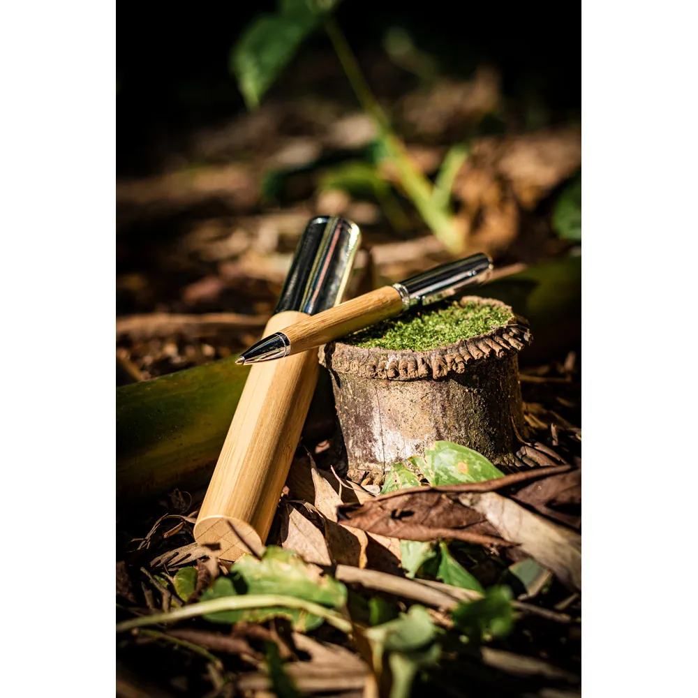 FUJI. Caneta esferográfica em bambu e metal com estojo em ABS e escrita em preto - Thumbnail 9